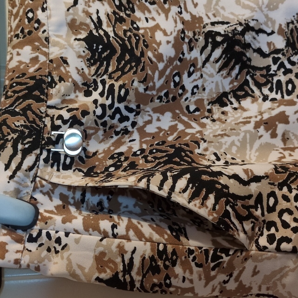 Elevate Your Golf Game with the Allyson Whitmore Animal Print Skort - Picture 2 of 11